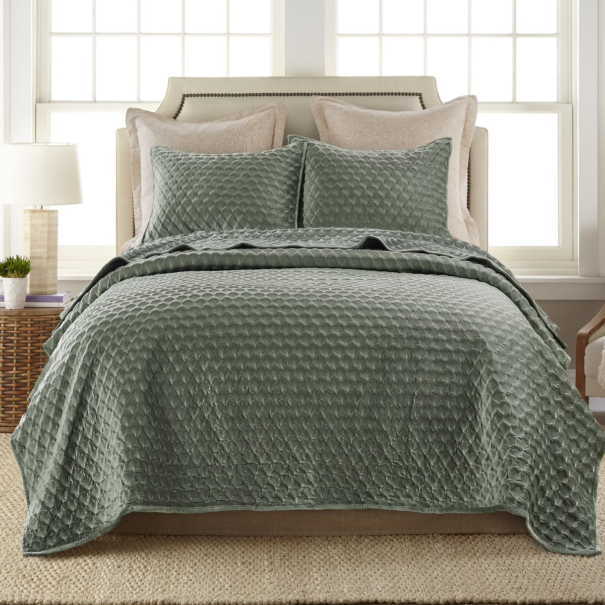 Full/Queen Quilted Velvet Seafoam Green Quilt O622347