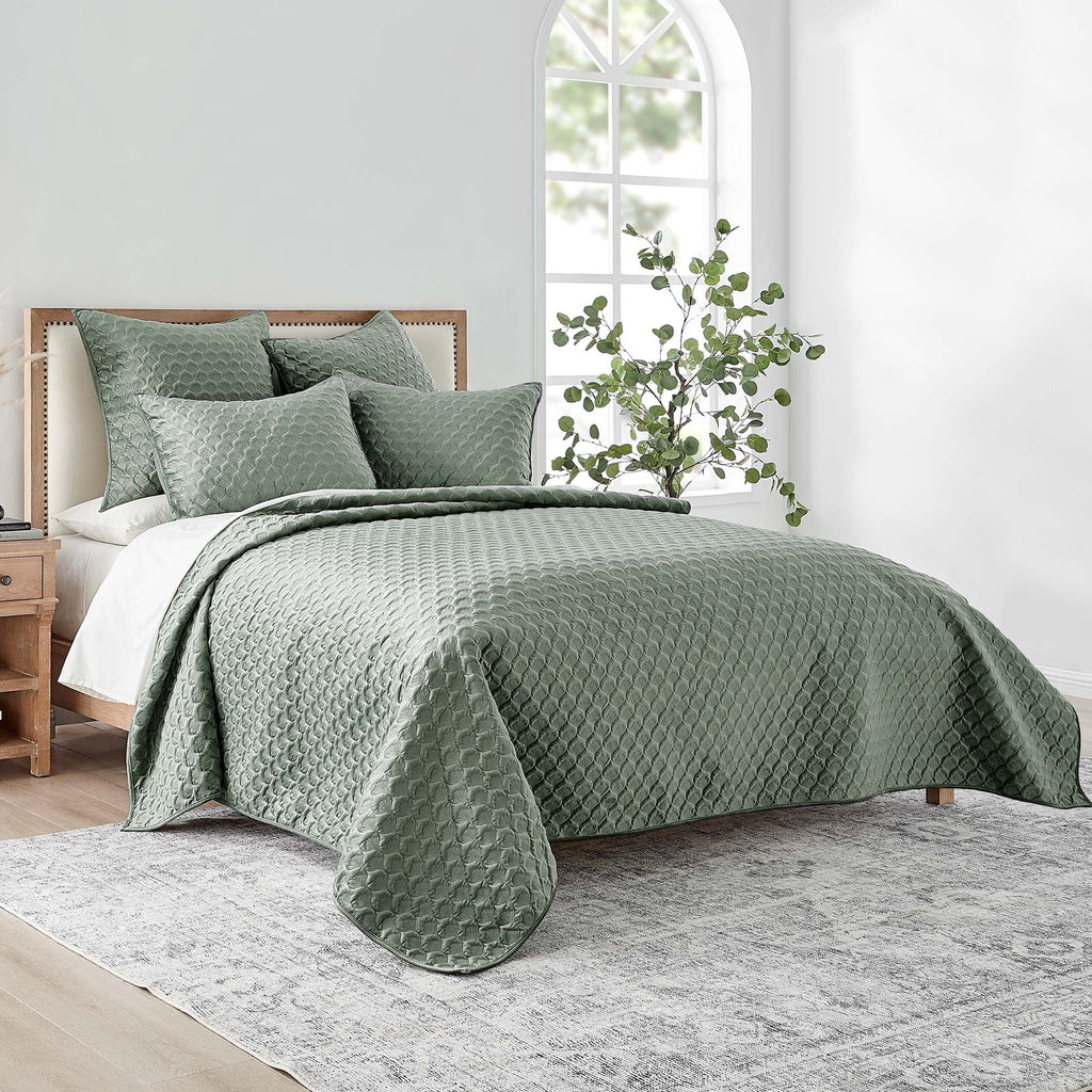 Full/Queen Quilted Velvet Seafoam Green Quilt O622347