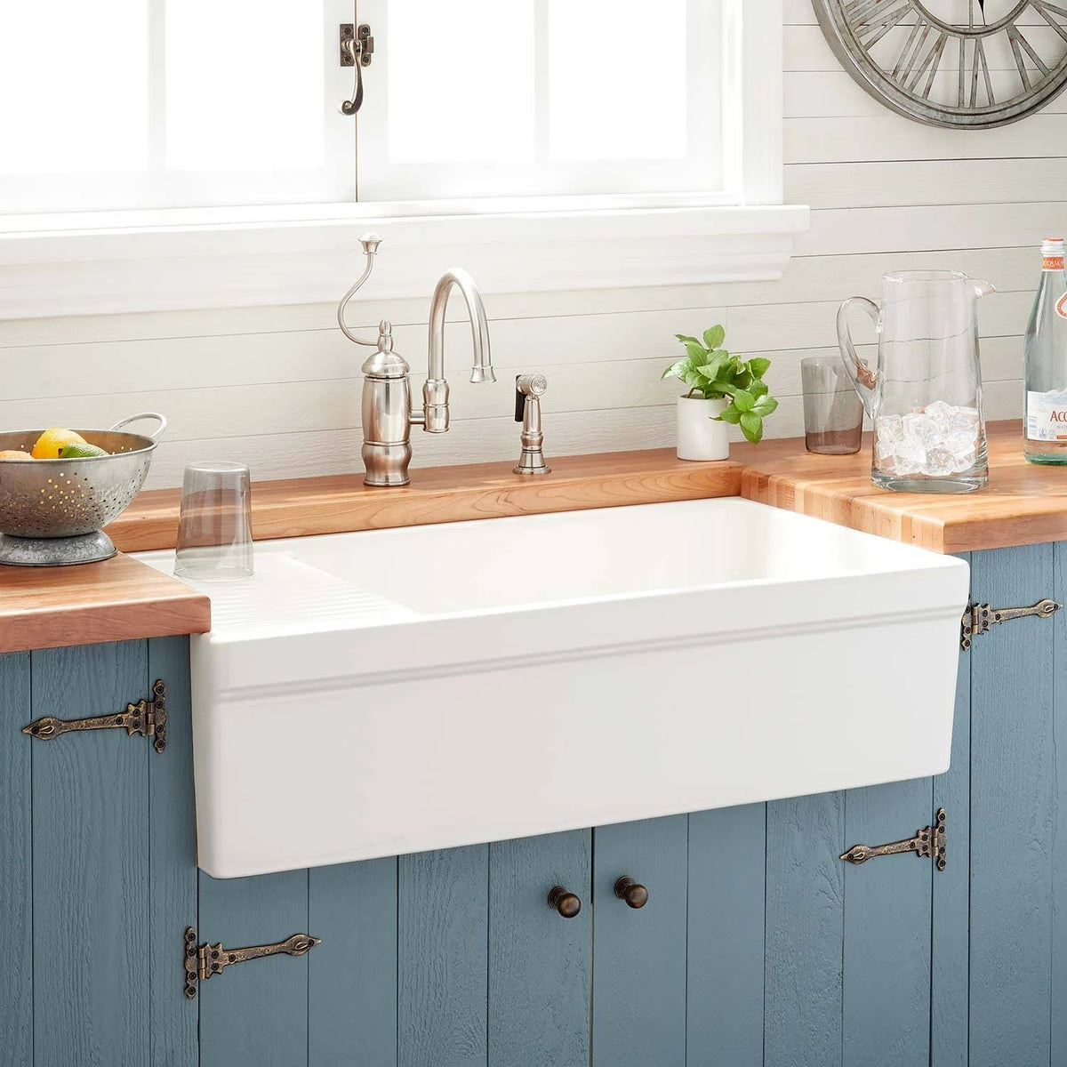 Fireclay Farmhouse Sink with Drainboard in Biscuit I64447