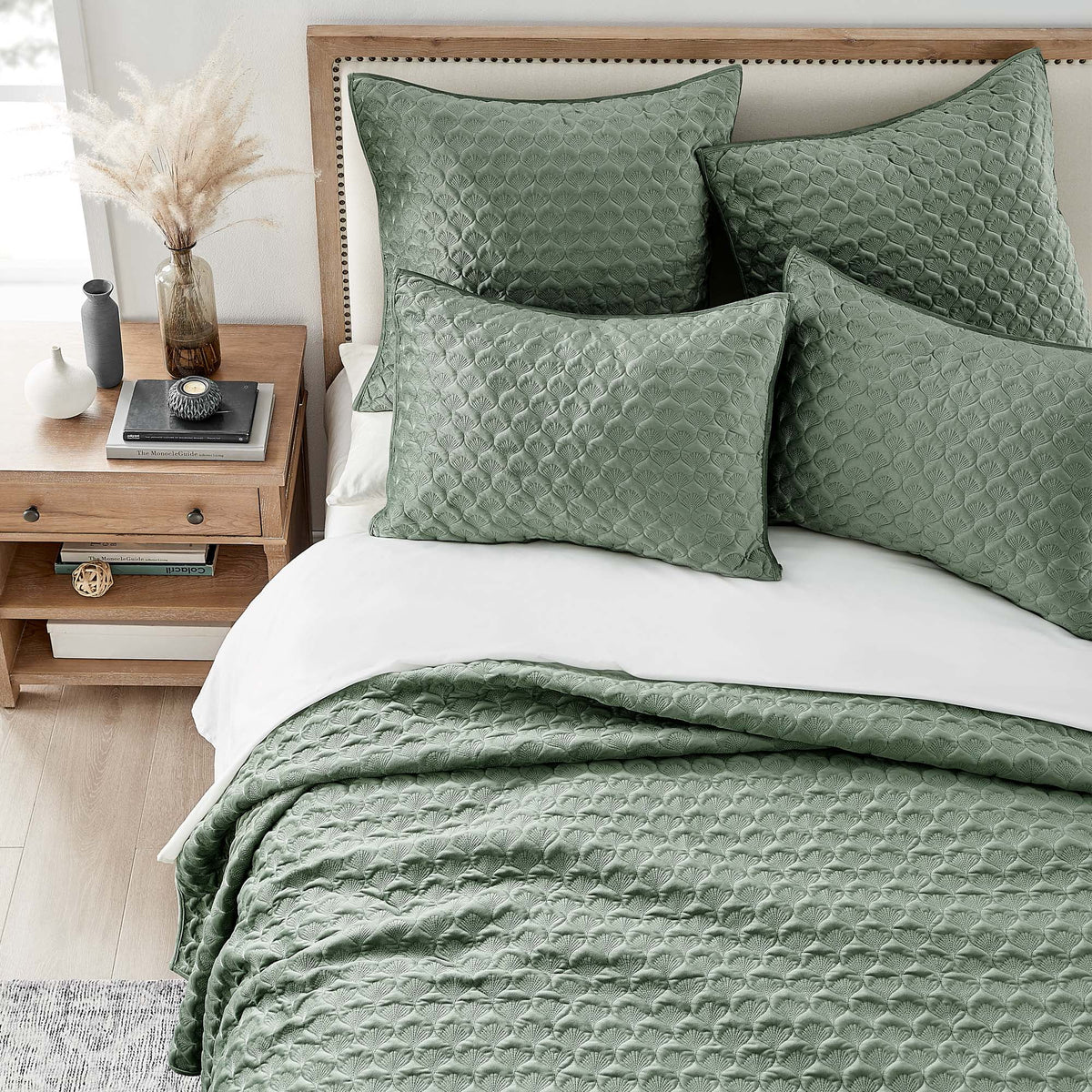 Full/Queen Quilted Velvet Seafoam Green Quilt O622347