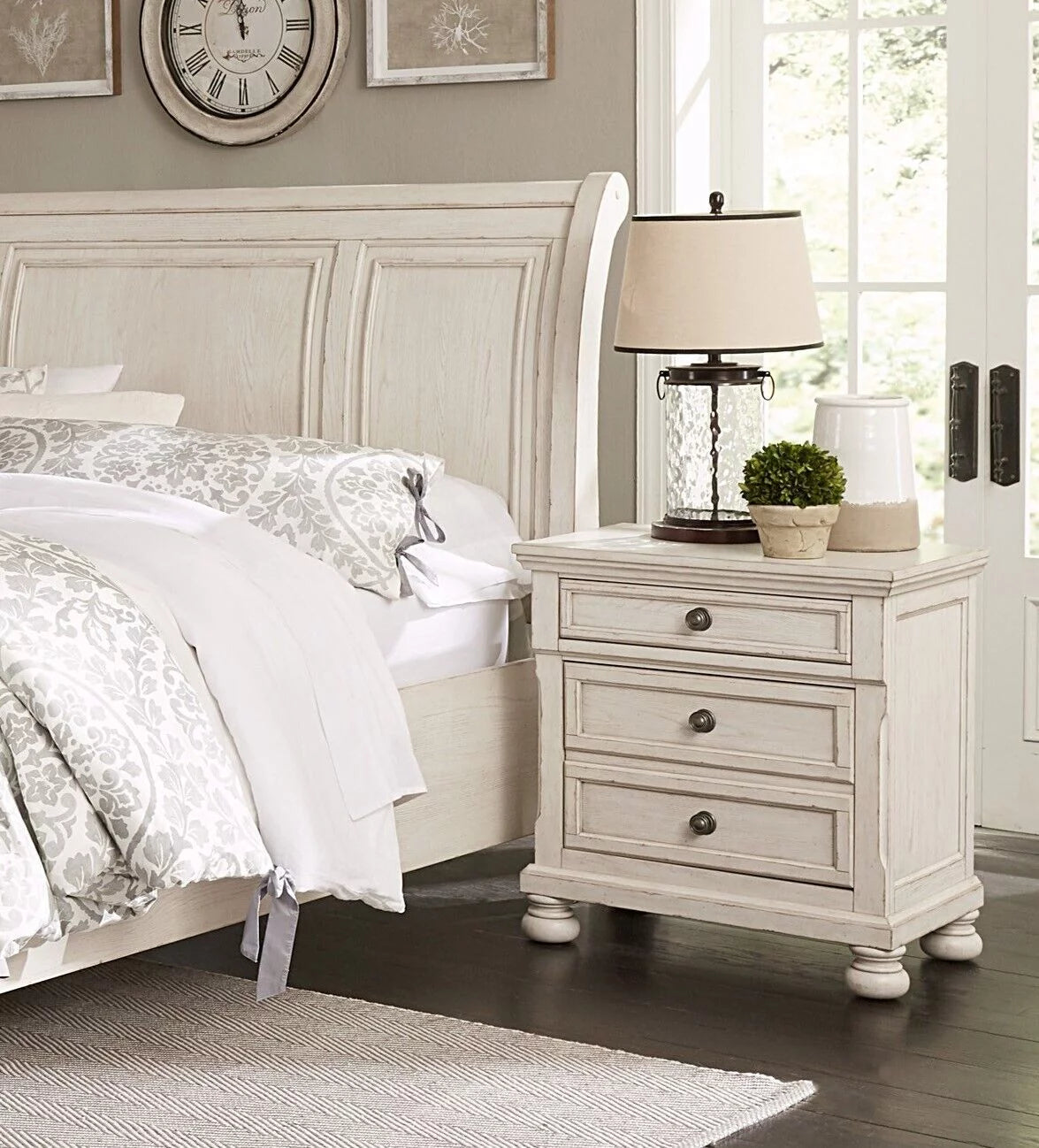 King Platform Bed and 2 Nightstands 3pc Bedroom Set V38697