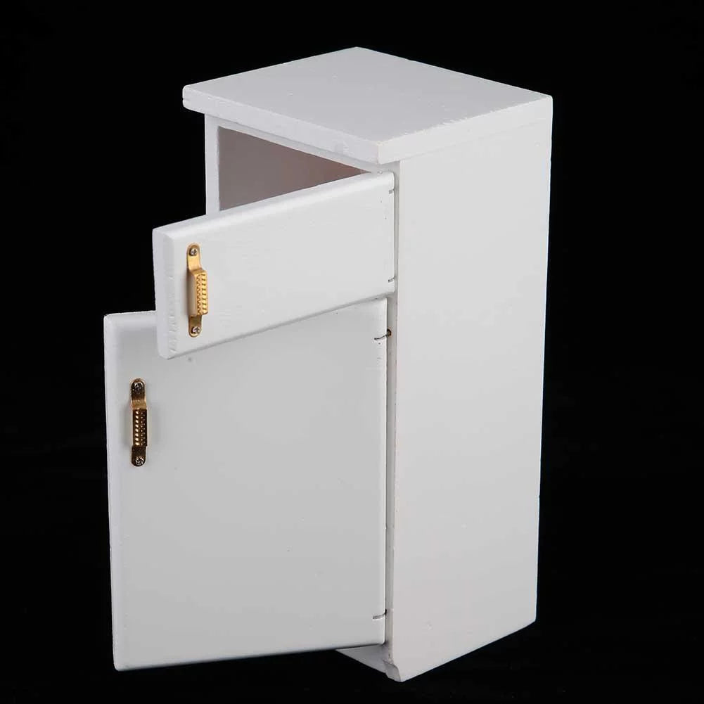 White Mini Refrigerator K902
